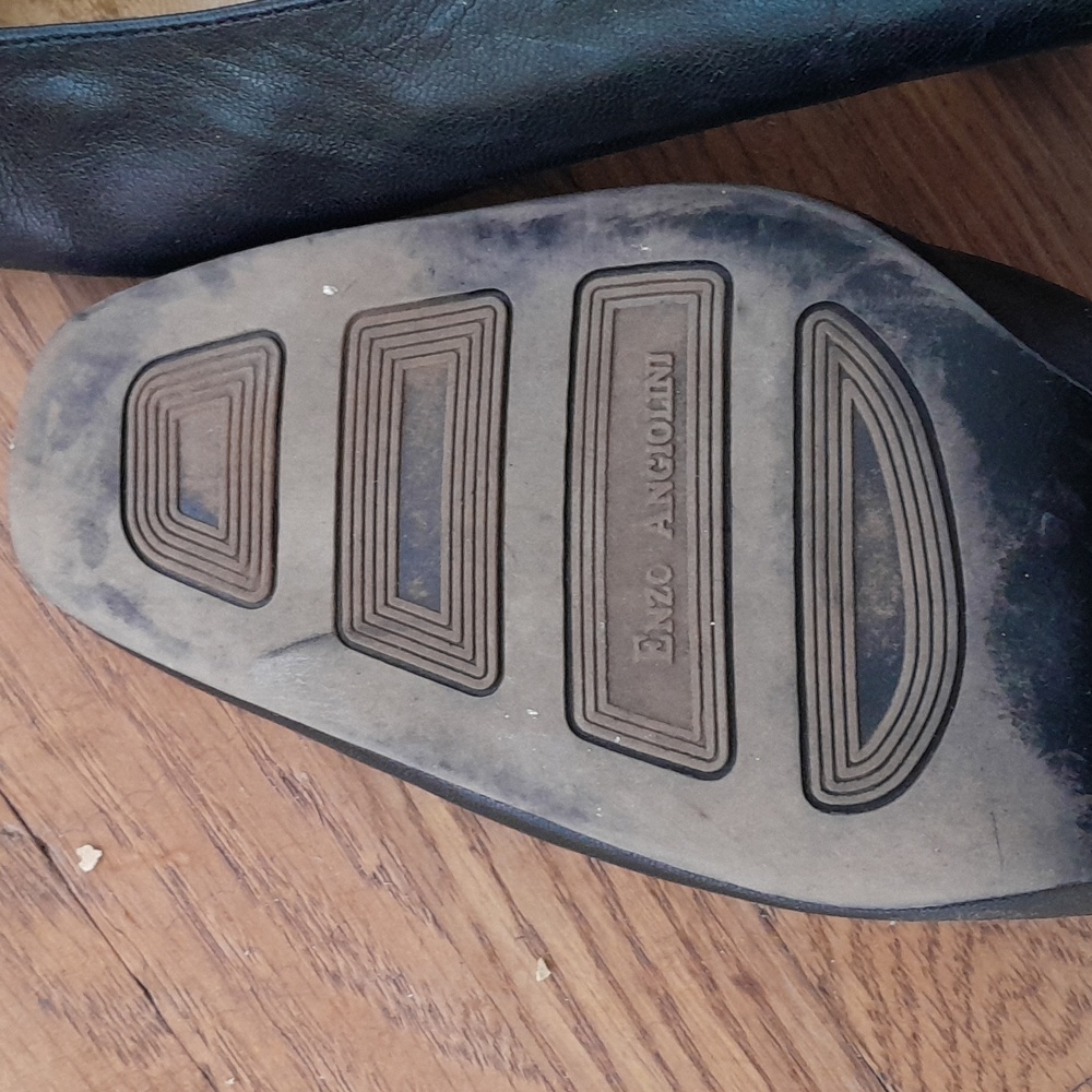Vintage Enzo Angioloni Destressed Pumps - Picture 7 of 10